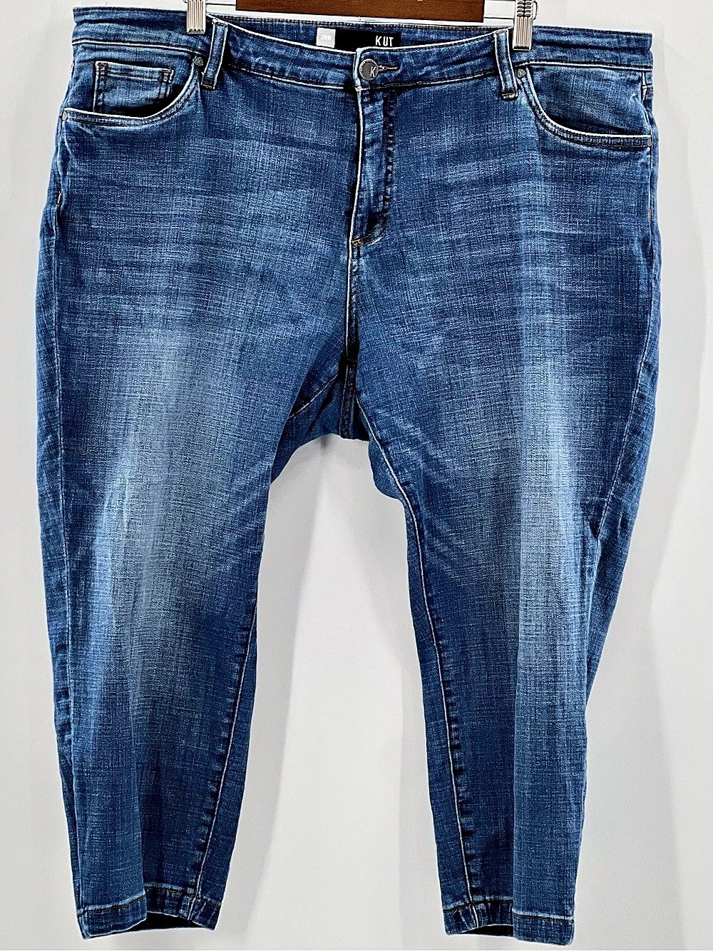 J121 KUT from the Kloth Capri Jeans Blue Waist 20W Like New